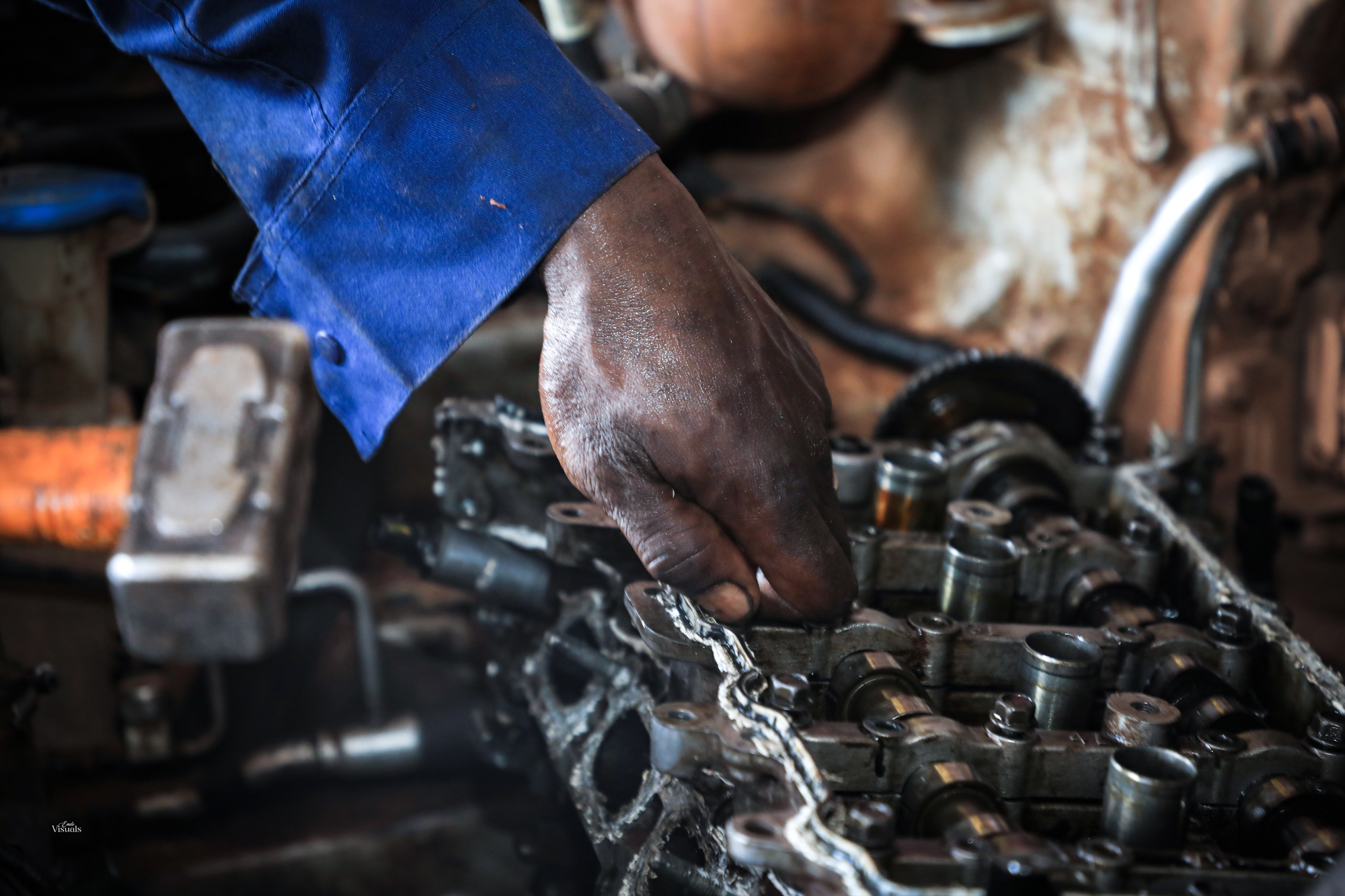 Véhicule en atelier Goozno Tech à Bamako